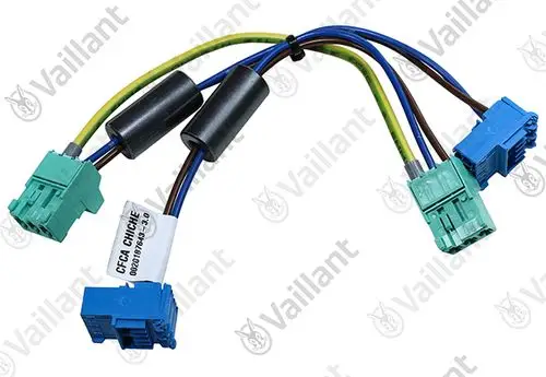 Kabelbaum mit mehreren Steckverbindern in verschiedenen Farben, hergestellt von Vaillant, zur elektrischen Verbindung von Komponenten.